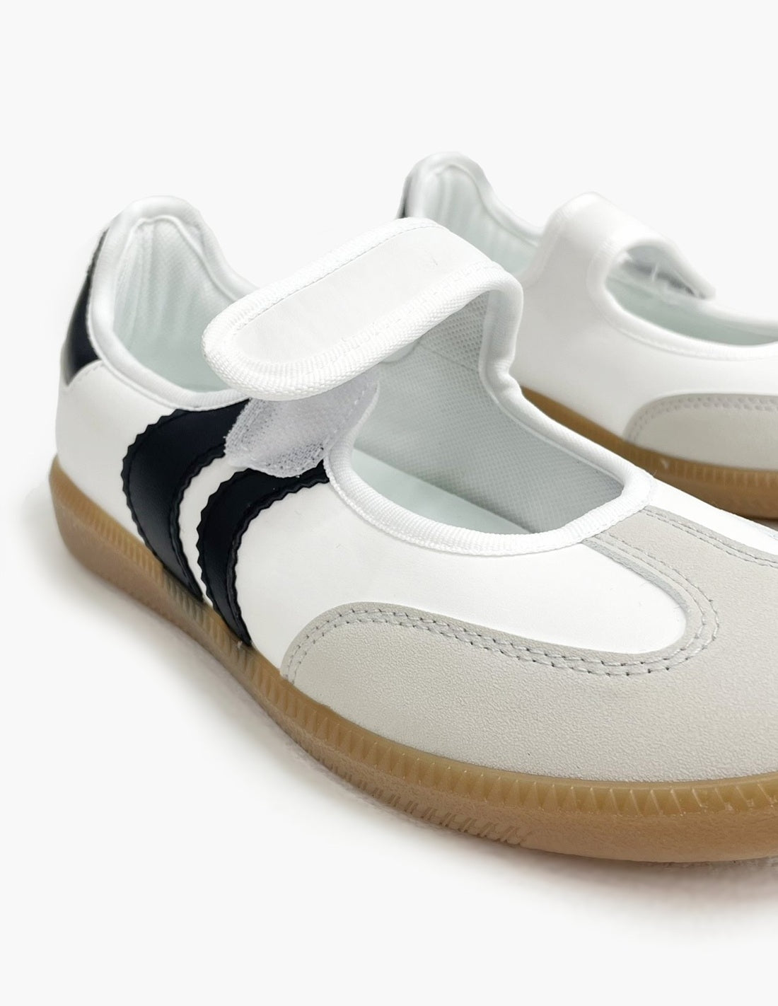 Deportivas Bailarinas Blancas y Negras_3480.jpg