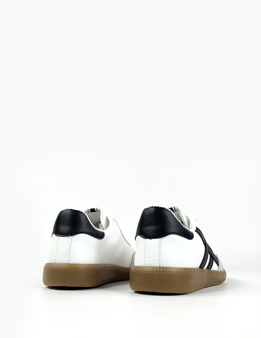 Deportivas blancas Mujer - Lineas negras_3008.jpg