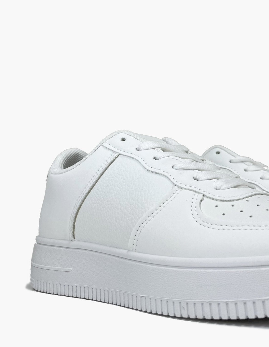 Deportivas blancas con cordoneras - Modelo clasico_3160.jpg
