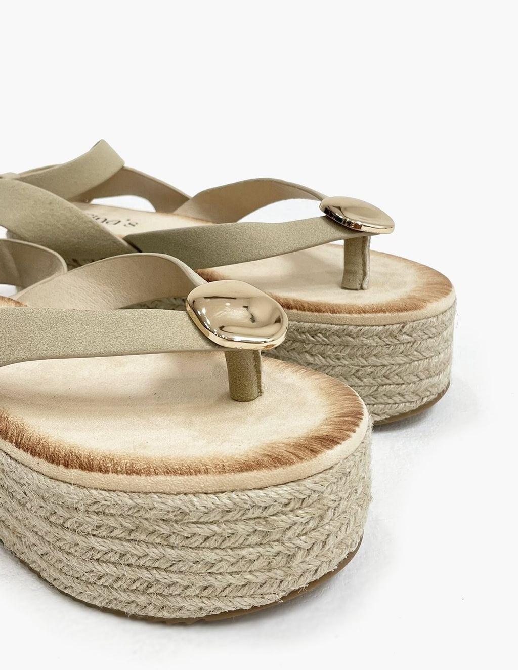 Sandalias Plataforma Beige - Detalle Dorado_3655.jpg