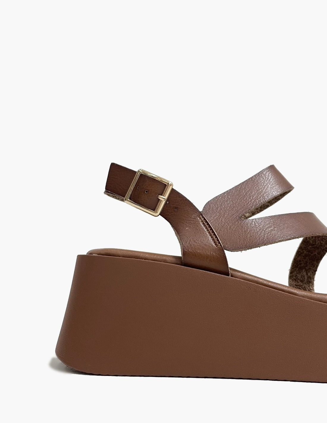 Sandalias de dedo camel con plataforma_3582.jpg