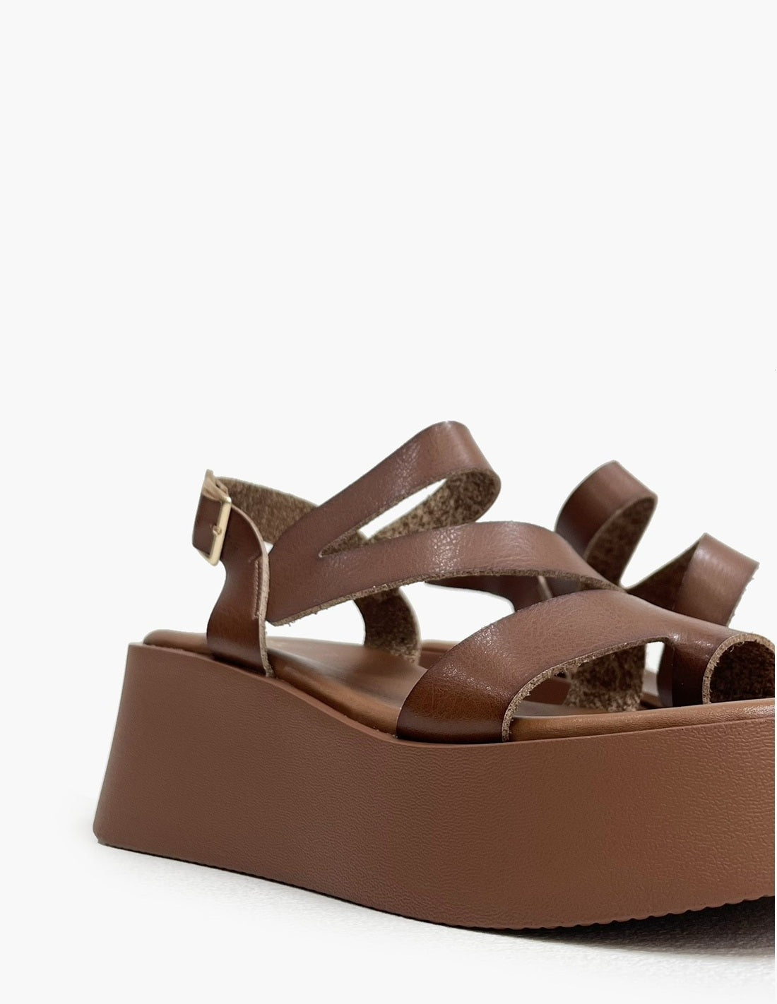 Sandalias de dedo camel con plataforma_3583.jpg