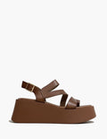 Sandalias de dedo camel con plataforma_3586.jpg