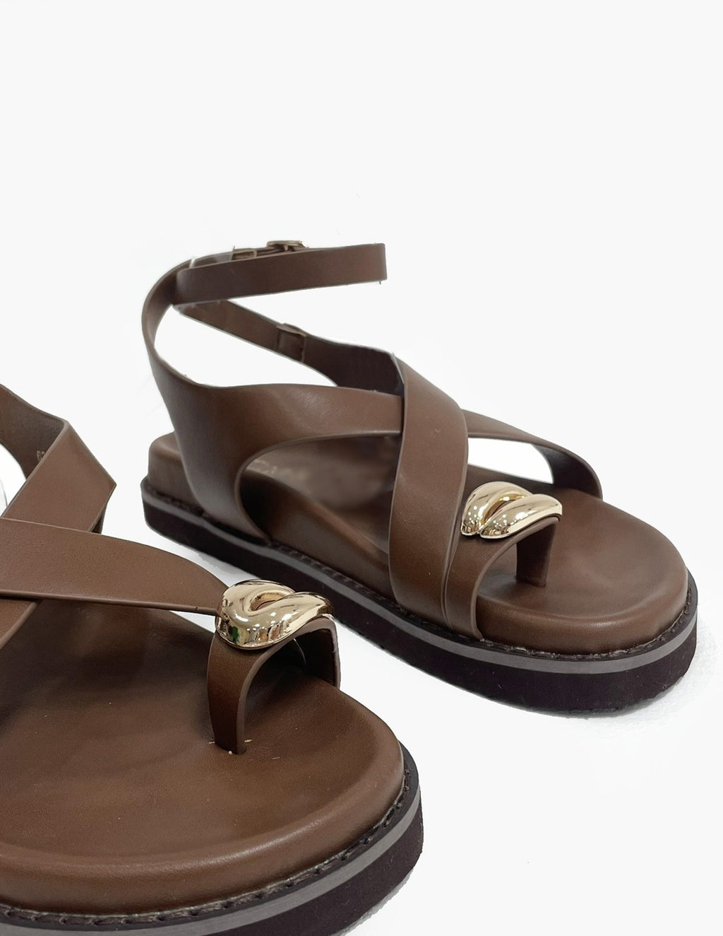 Sandalias marrones anillo dedo independiente_3636.jpg