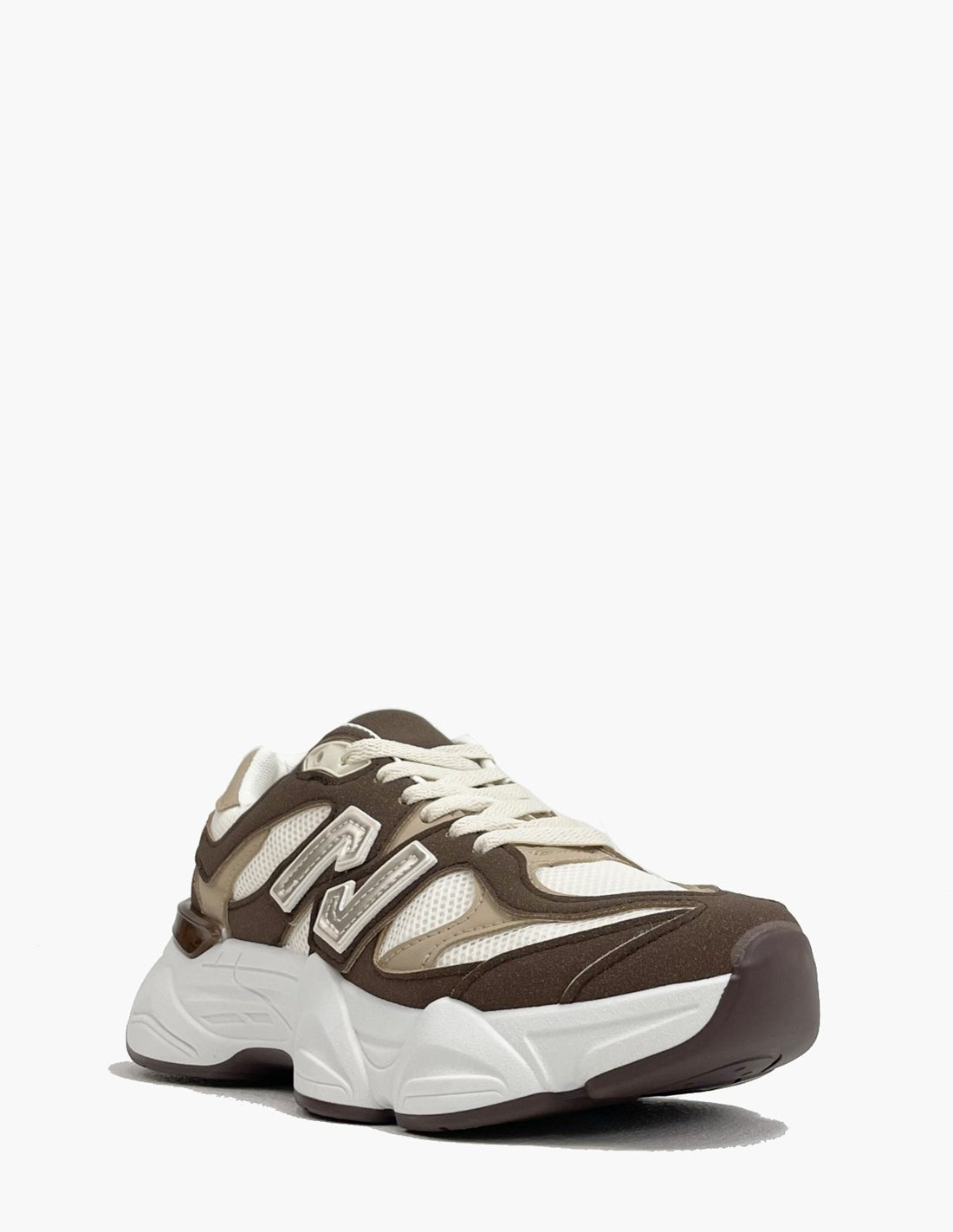 Zapatilla deportiva color marrón_3322.jpg