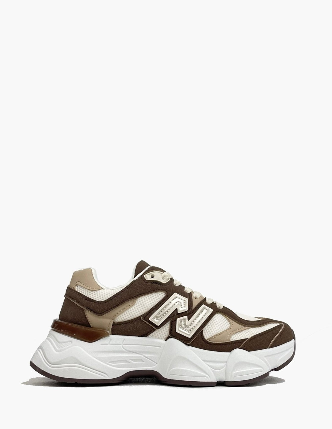 Zapatilla deportiva color marrón_3323.jpg