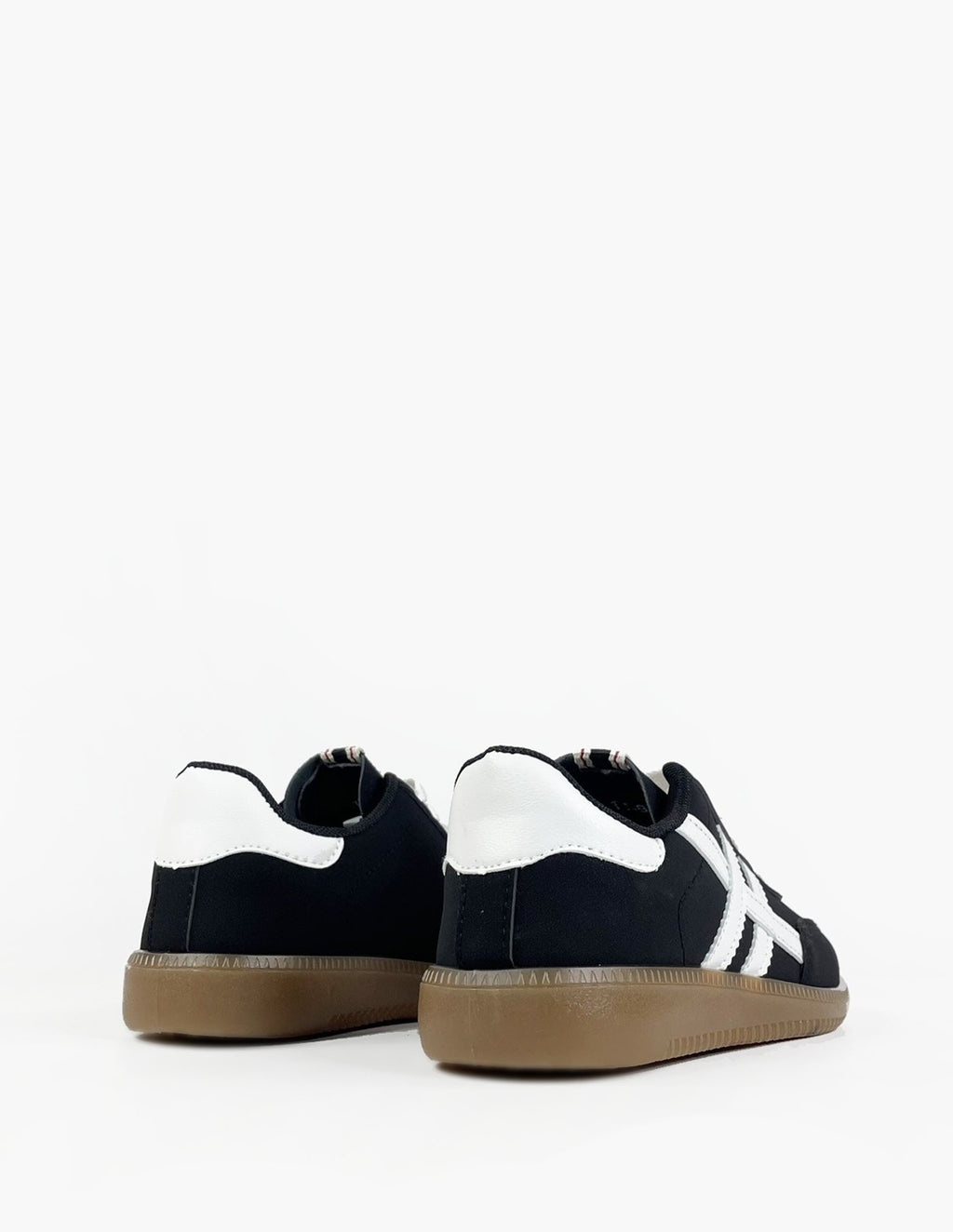 Zapatillas negras mujer - Lineas blancas_2998.jpg