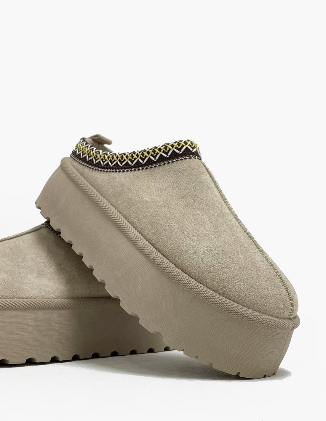 Zueco Plataforma de Antelina Beige_3290.jpg