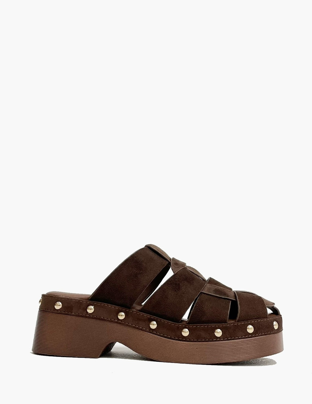 Zuecos marrones estilo cangrejera con tachuelas_3618.jpg