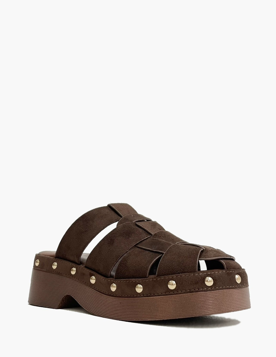 Zuecos marrones estilo cangrejera con tachuelas_3622.jpg