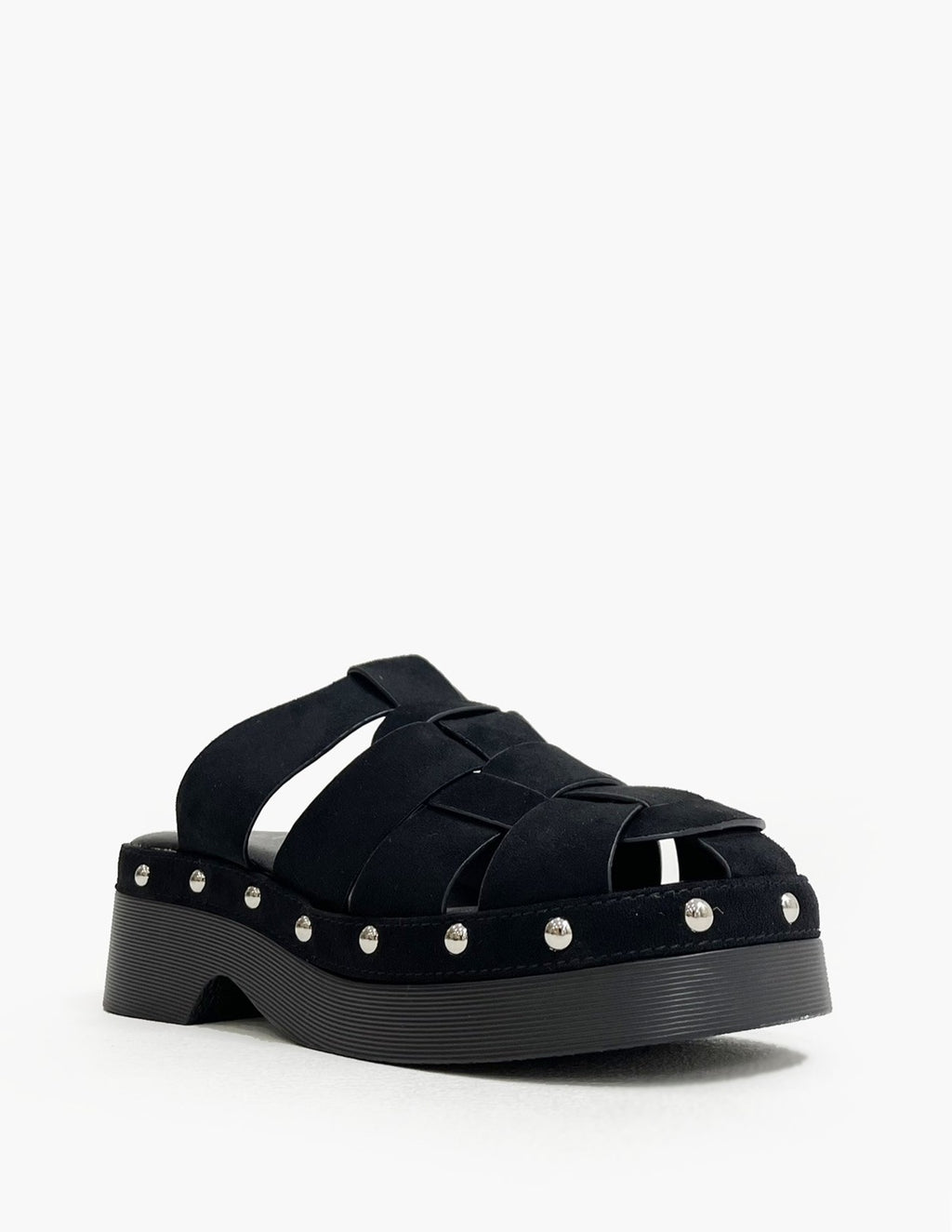 Zuecos negros estilo cangrejera con tachuelas_3616.jpg